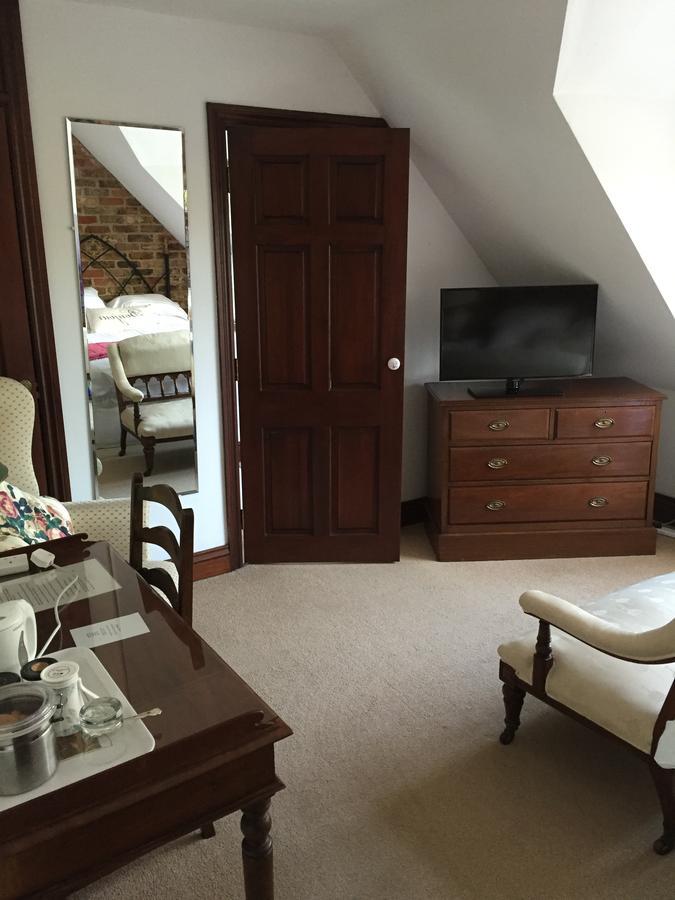 Bed and Breakfast Tudor Place Уиннерш Экстерьер фото