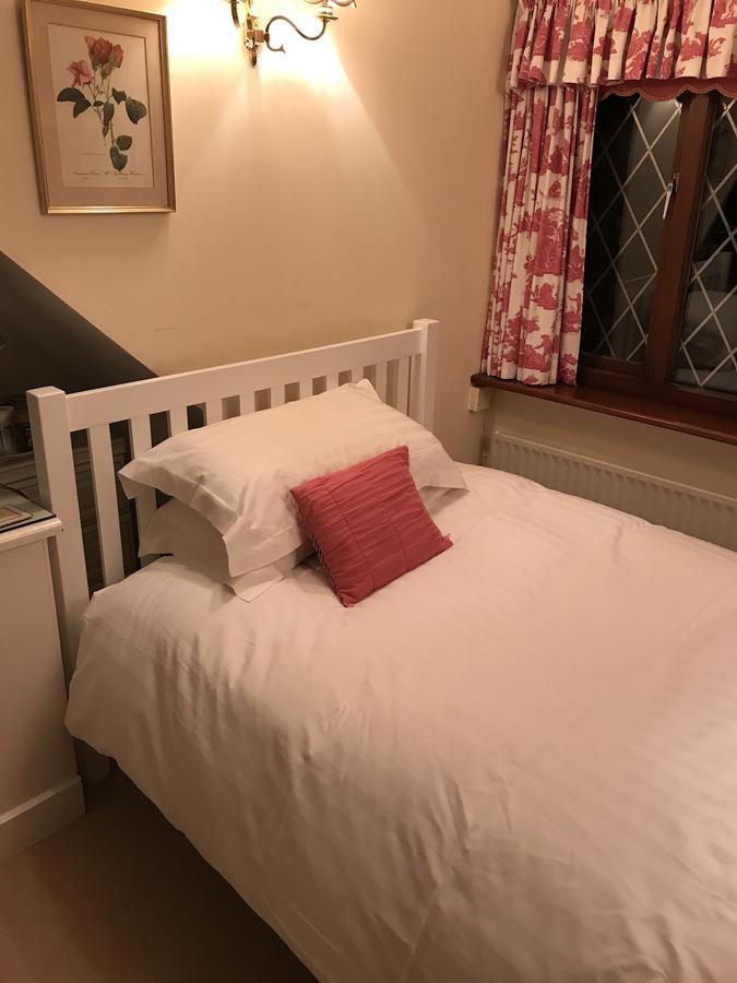 Bed and Breakfast Tudor Place Уиннерш Экстерьер фото